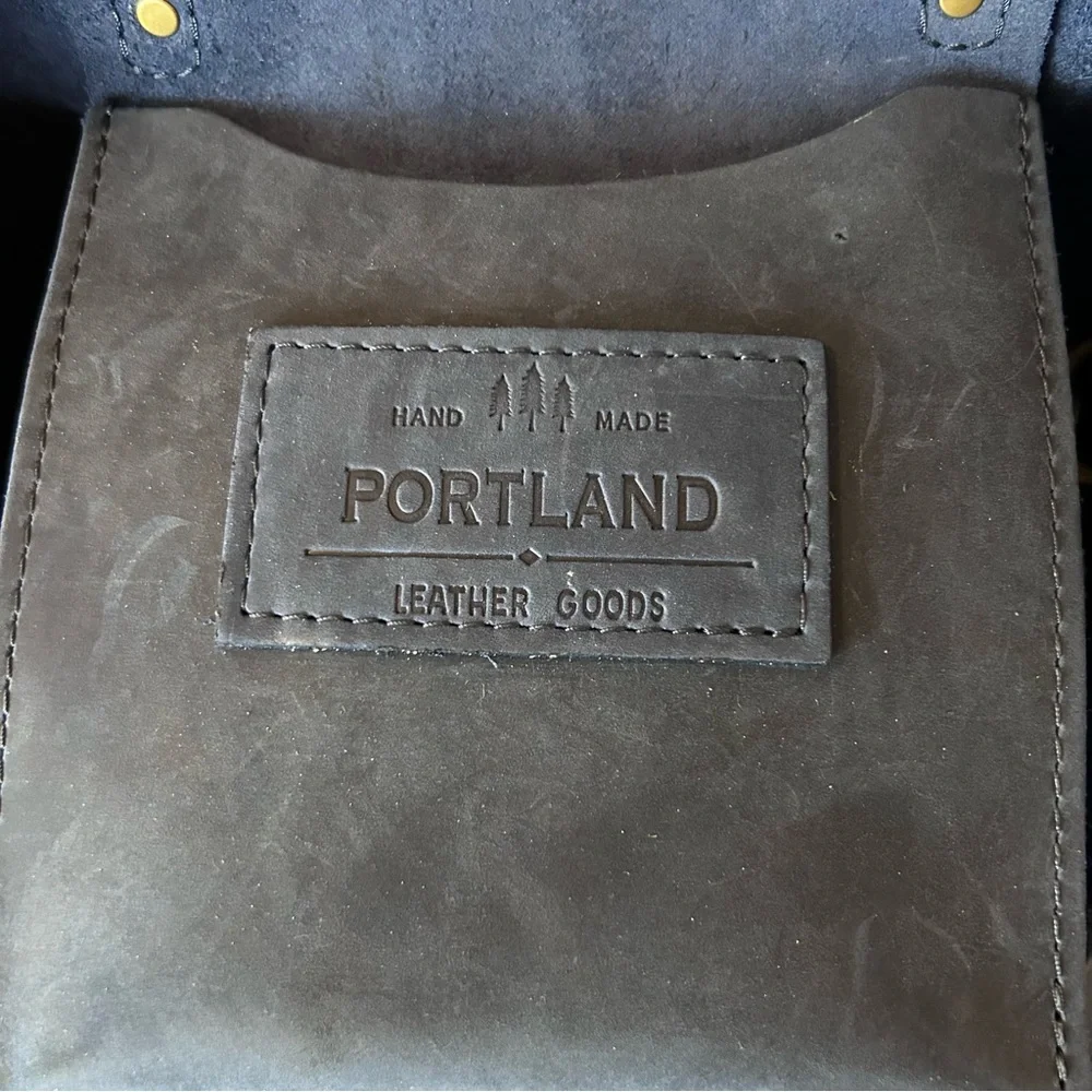 Portland Leather Goods Medium Crossbody Tote Deep Water Blue Leather Bag - Picture 4 of 6